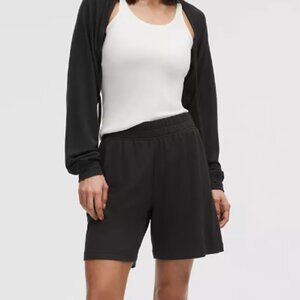 lululemon BeCalm Mid-Rise Bermuda Short Size S